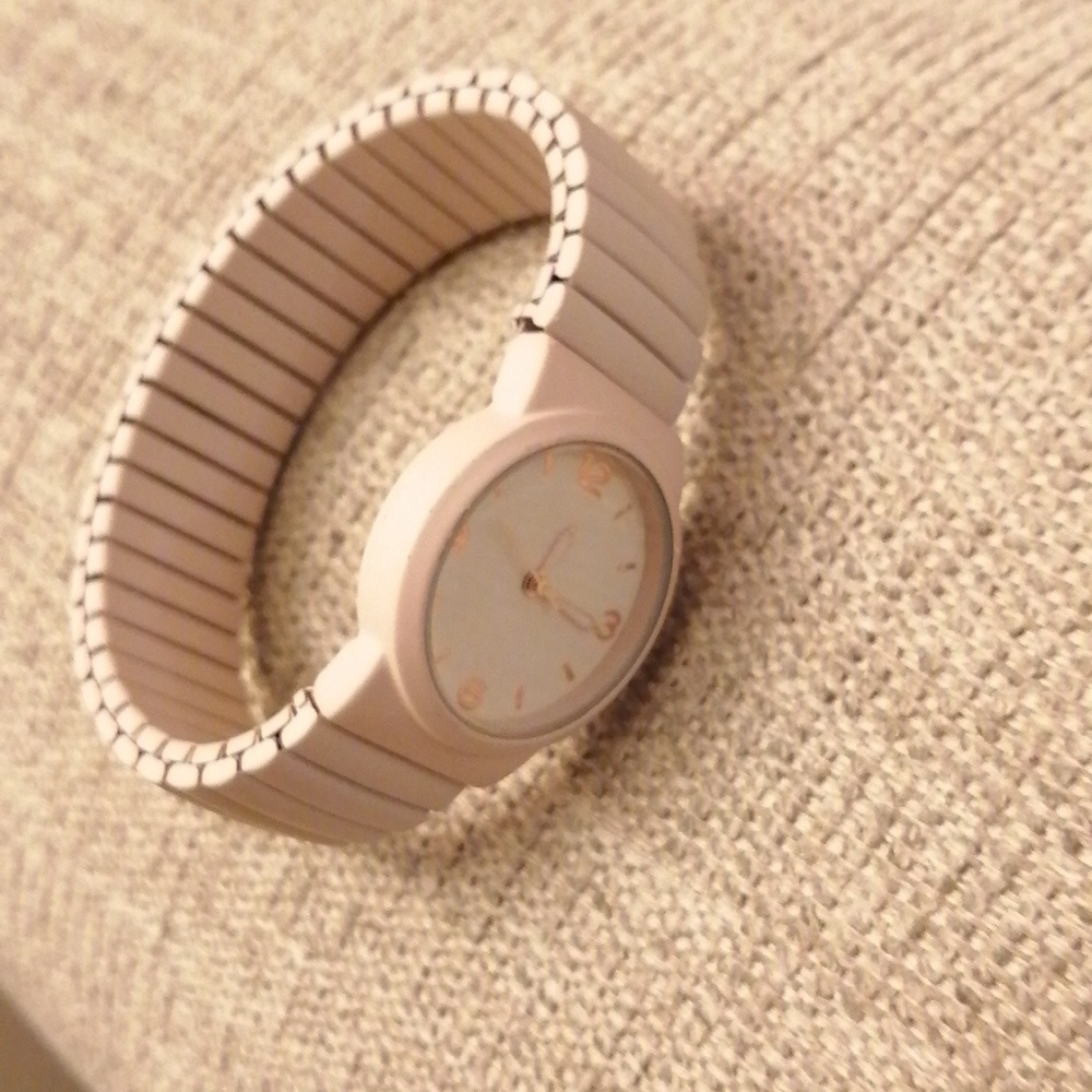 Elegant Very Nice Neutral Colour Women's Working Watch Stretch Bracelet